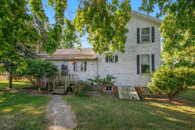 $250,000 | 4985 West Gilpin Road, Three Oaks, MI 49128