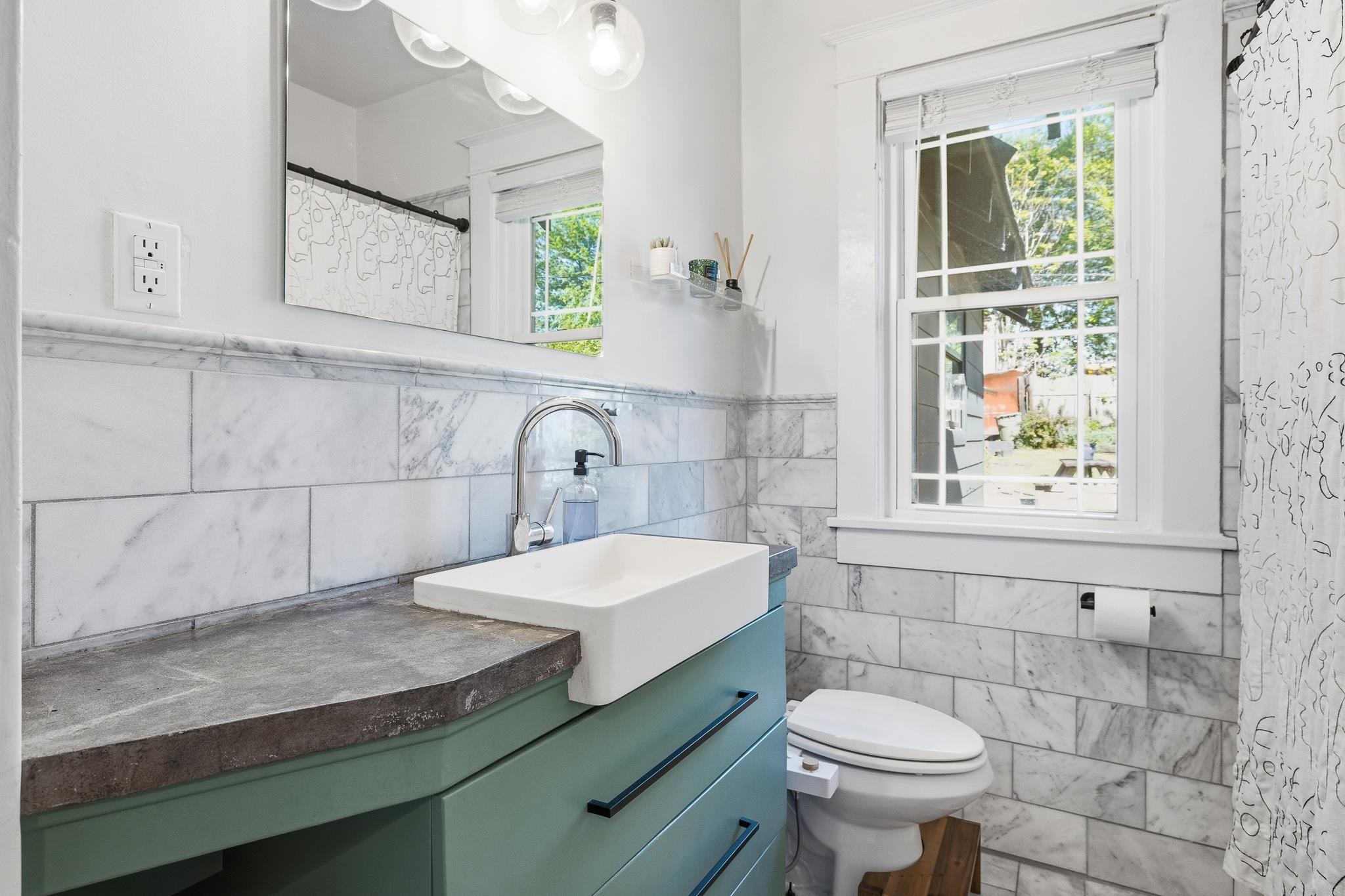 1044 Bruce Street Memphis, TN 38104 - Photo 19 of 34 a bathroom with a sink and a toilet