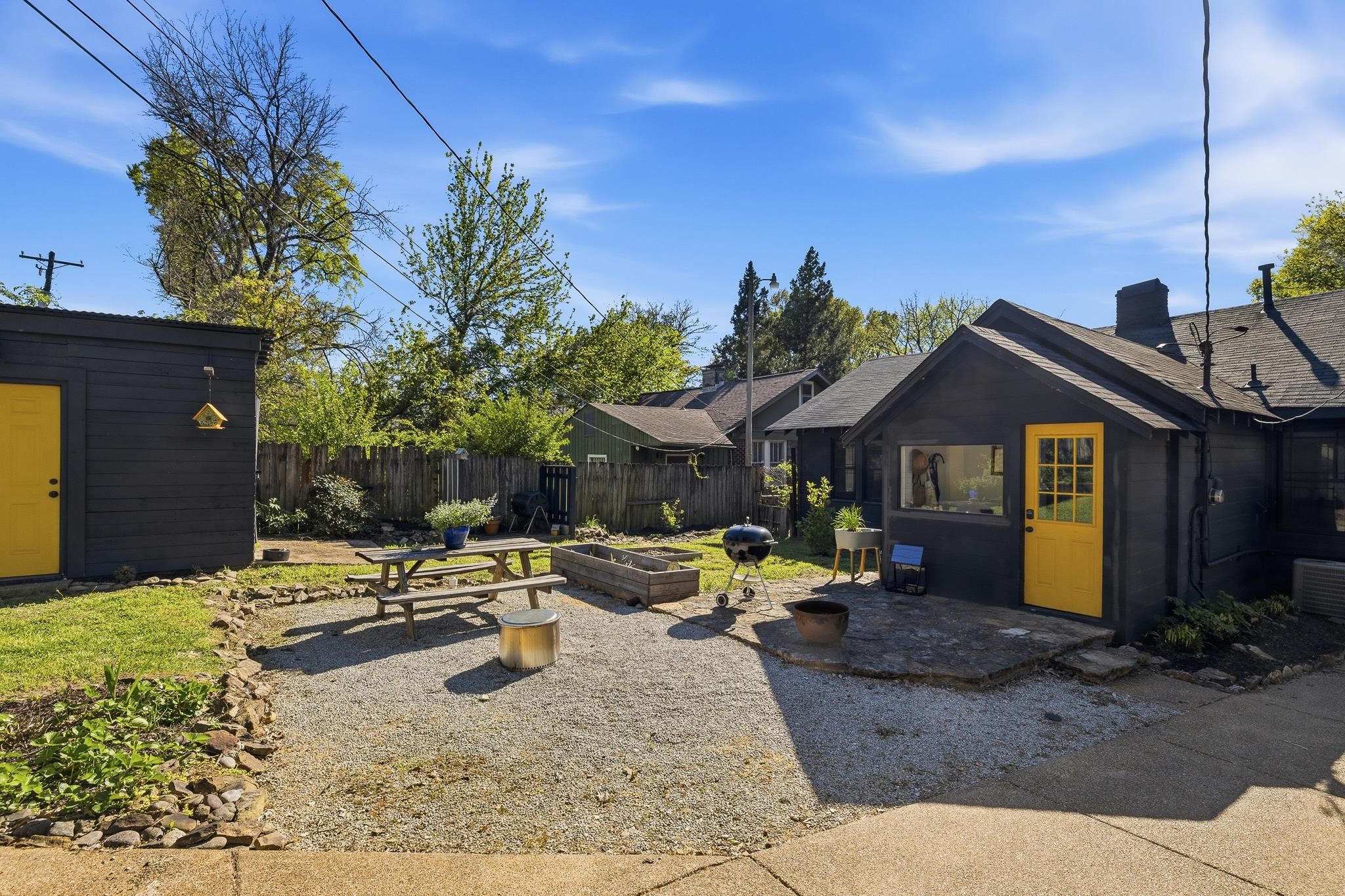 1044 Bruce Street Memphis, TN 38104 - Photo 28 of 34 a view of a house with backyard and sitting area