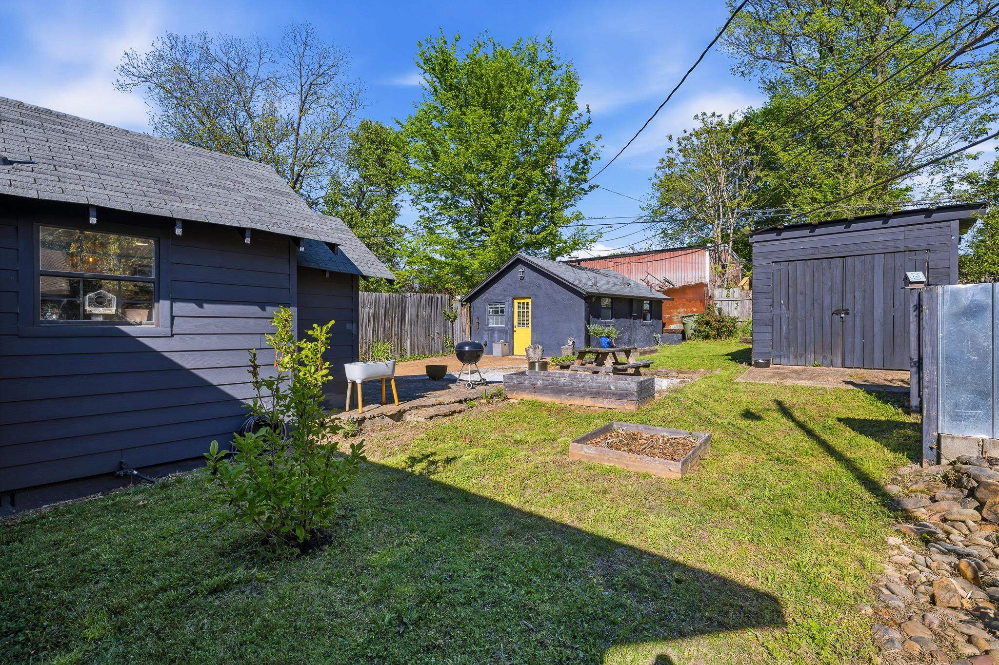 1044 Bruce Street Memphis, TN 38104 - Photo 29 of 34 a view of a house with backyard and sitting area