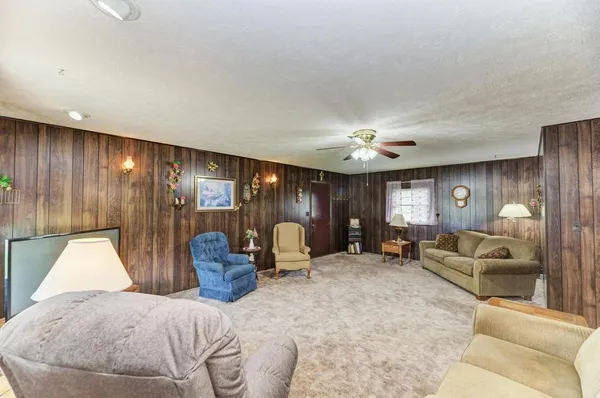 $200,000 | 705 North School Street, Braidwood, IL 60408