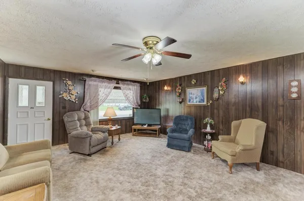 $200,000 | 705 North School Street, Braidwood, IL 60408