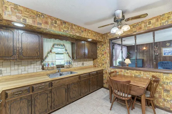 $200,000 | 705 North School Street, Braidwood, IL 60408