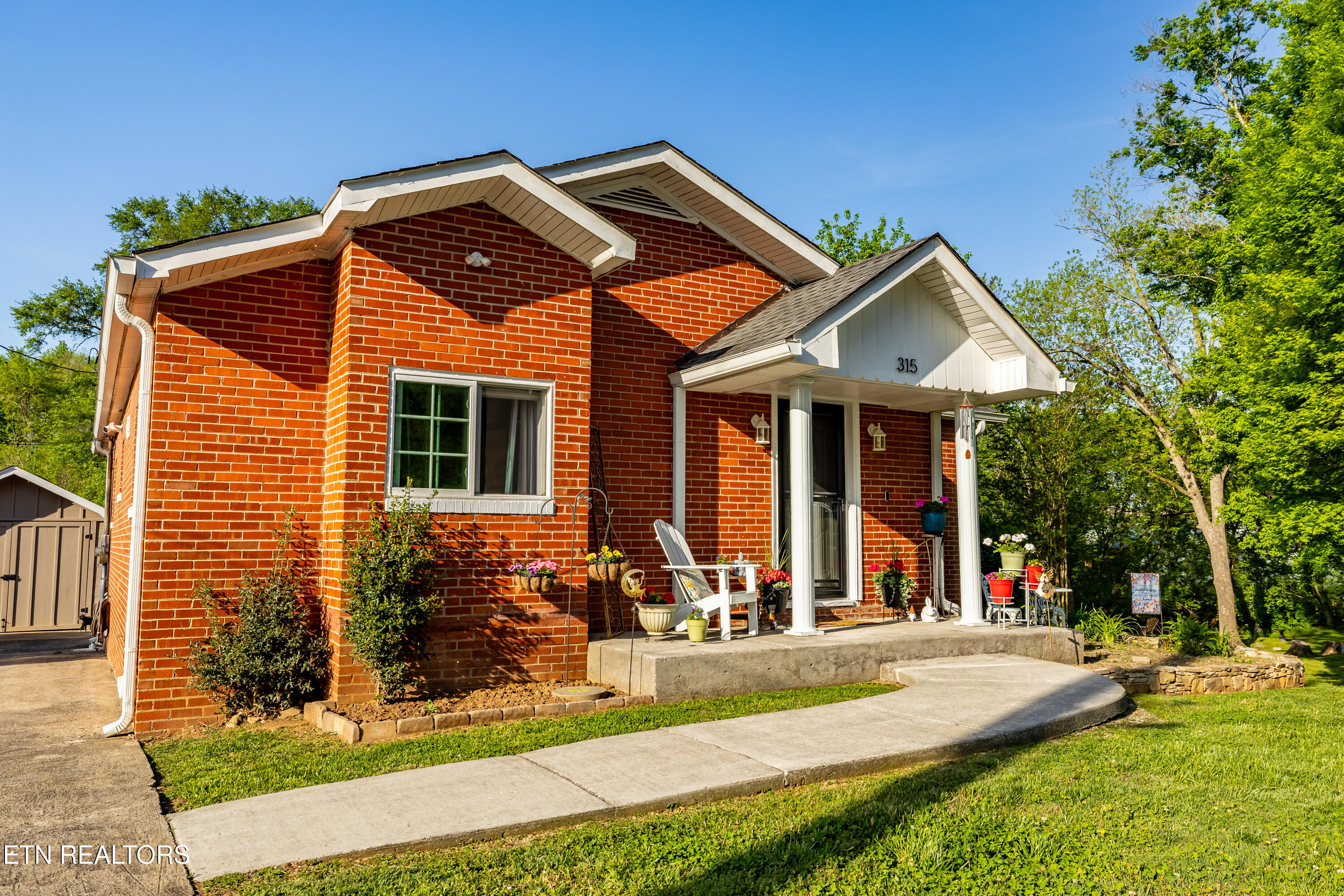 315 South Oak Street Sweetwater, TN 37874 - Photo 2 of 57 315SOakSt-3