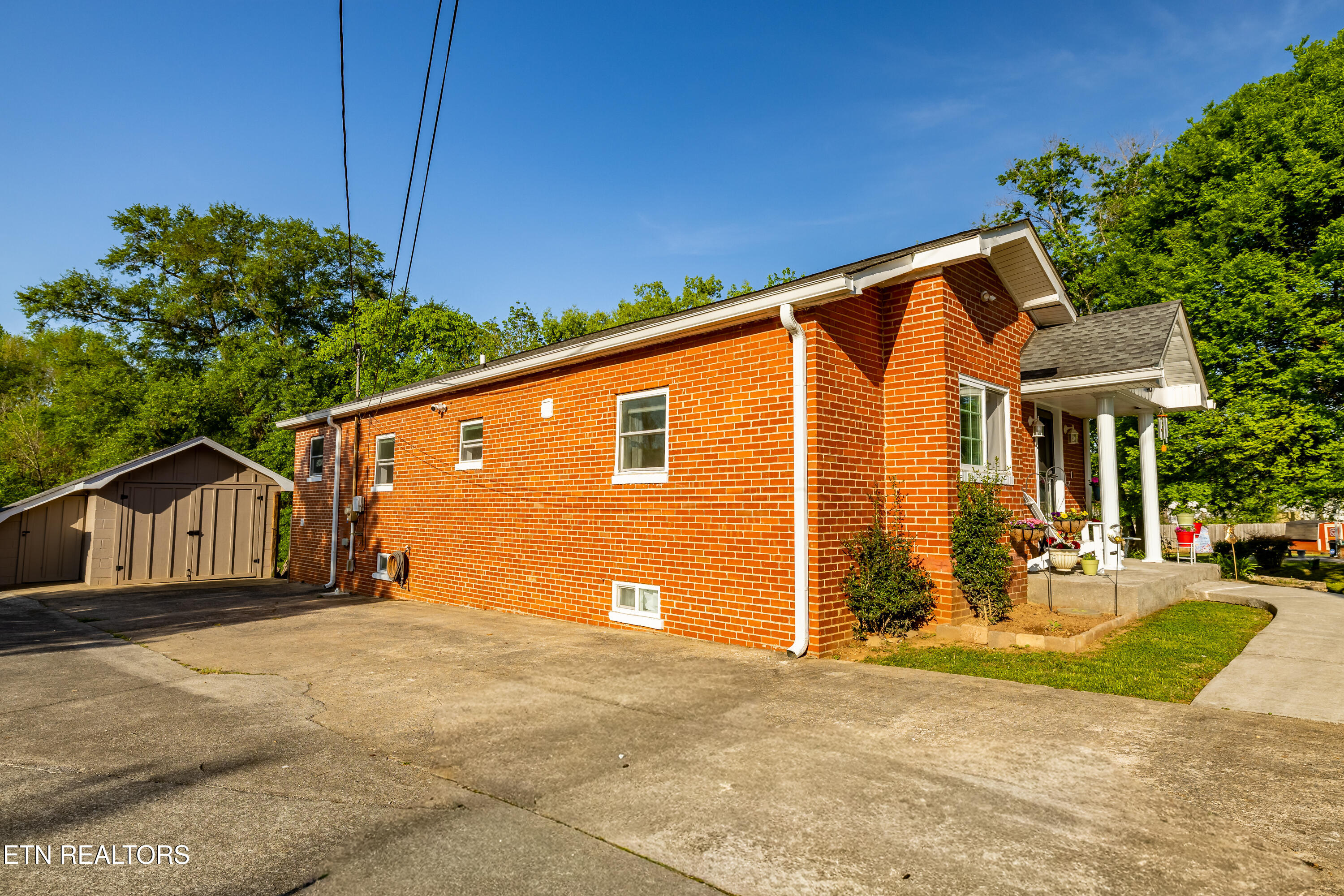 315 South Oak Street Sweetwater, TN 37874 - Photo 4 of 57 315SOakSt-1
