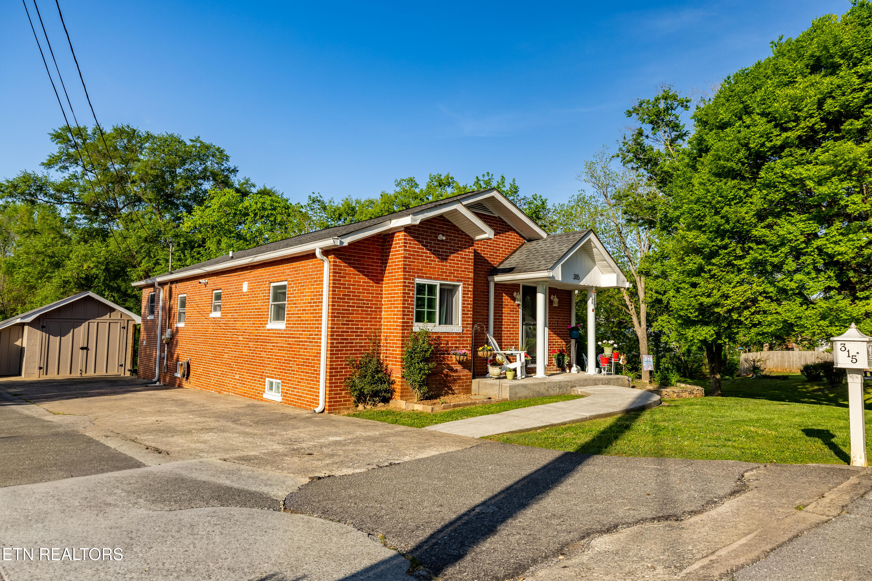 315 South Oak Street Sweetwater, TN 37874 - Photo 5 of 57 315SOakSt-2