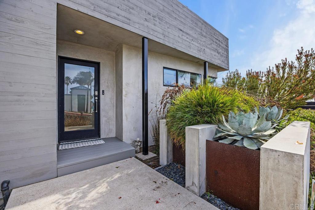 27 East E Street Encinitas, CA 92024 - Photo 2 of 41