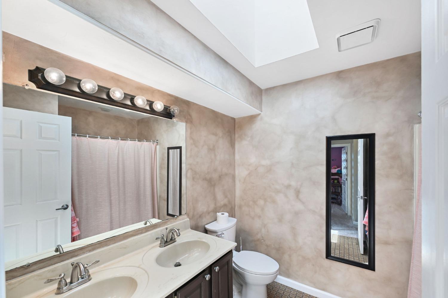 1236 Monteray Circle Lawrenceburg, IN 47025 - Photo 48 of 66 Full bath (Second floor)