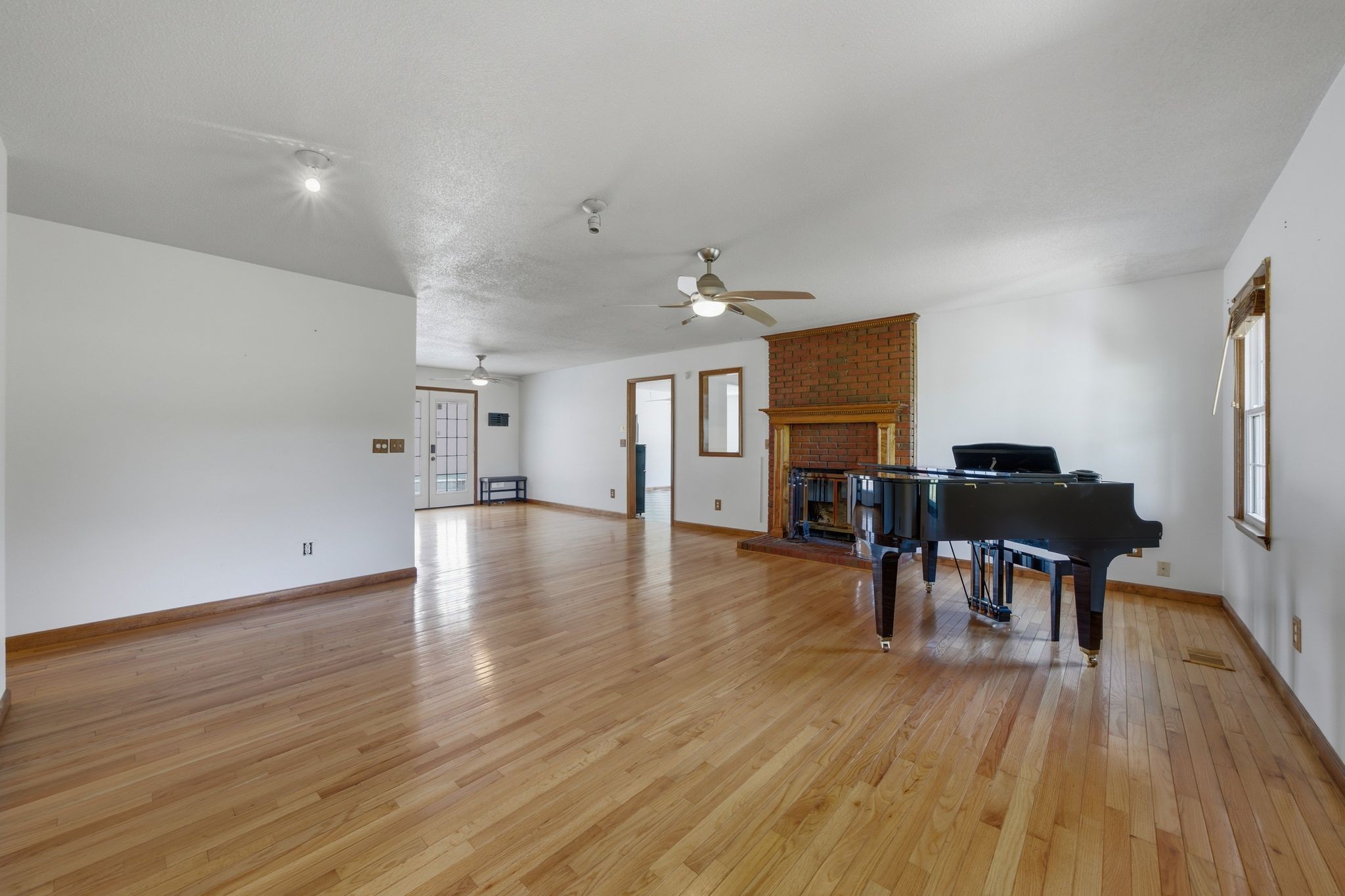 1801 Jordan Road Chapmansboro, TN 37035 - Photo 3 of 28