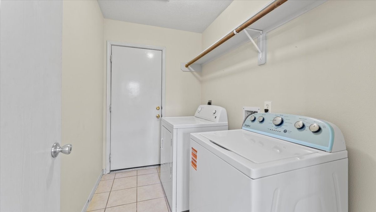 527 Cypresswood Knoll Spring, TX 77373 - Photo 25 of 45 a utility room with dryer and washer
