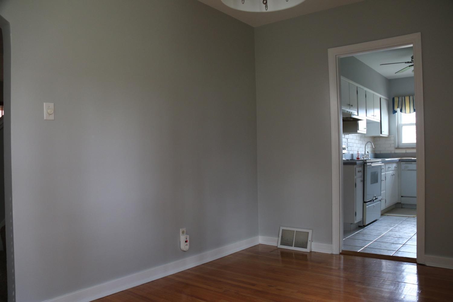 5608 Samver Road Cincinnati, OH 45239 - Photo 8 of 32