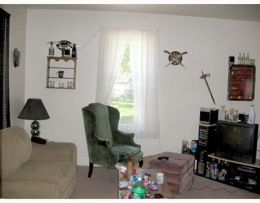 184 Whitestown Road Lyndora, PA 16045 - Photo 3 of 7 Living Room. Main house living room