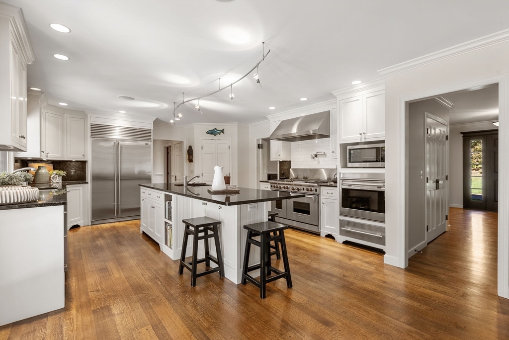10 Queen Anne Road Hopkinton, MA 01748 - Photo 8 of 42 Gallery Image 8