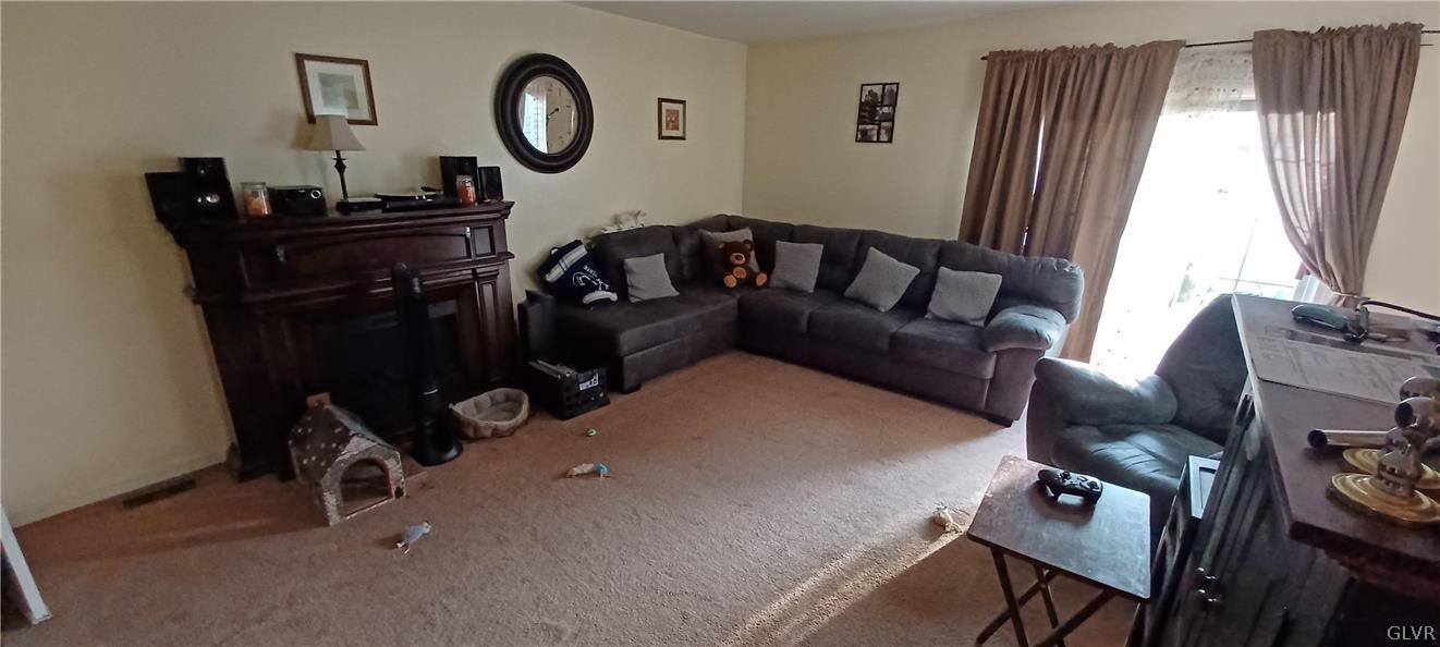 4016 Reeve Drive Bethlehem, PA 18020 - Photo 2 of 5 Living Room