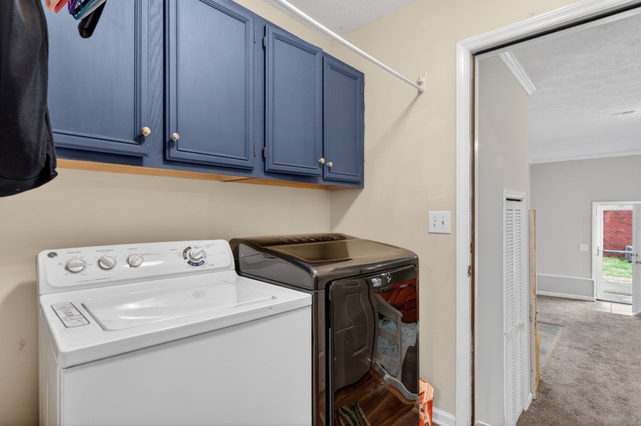 3740 Nicklaus Way Murfreesboro, TN 37128 - Photo 18 of 48 a utility room with dryer and washer