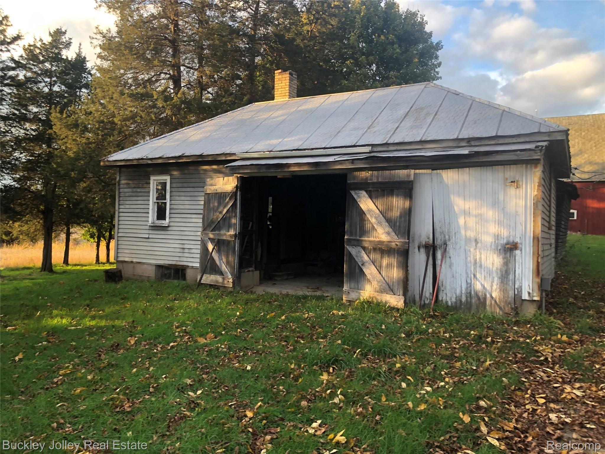 9815 Stelzer Road Howell, MI 48855 - Photo 13 of 20 Stelzer Rd Garage.jpg