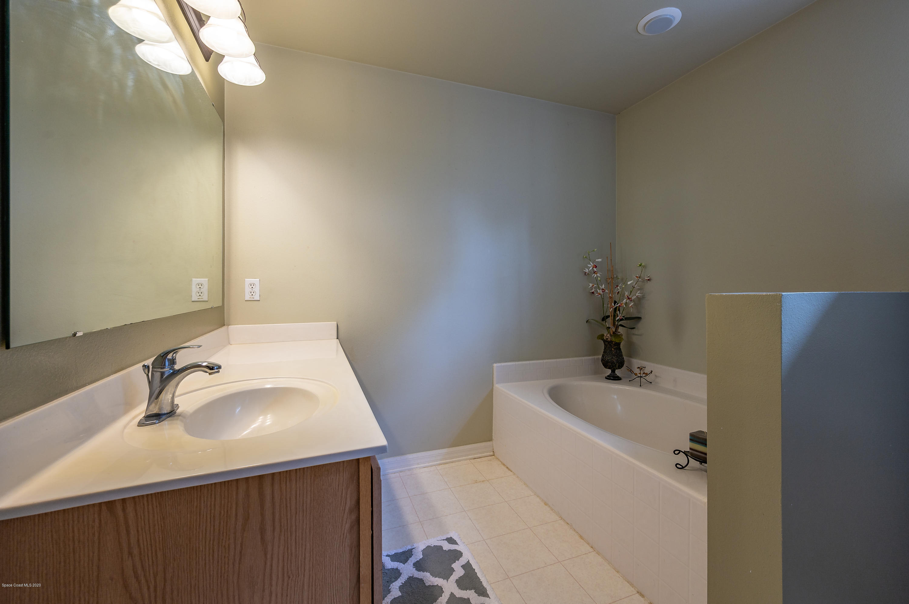 6735 Bryant Road Cocoa, FL 32927 - Photo 19 of 28 Master Bath Garden Tub