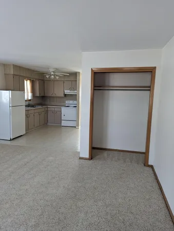 $679 | 376 4th Street East, Unit 2, Halstad, MN 56548