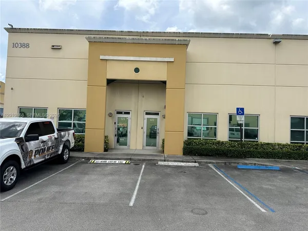 $4,500 | 10388 West State Road 84, Unit 102, Davie, FL 33324
