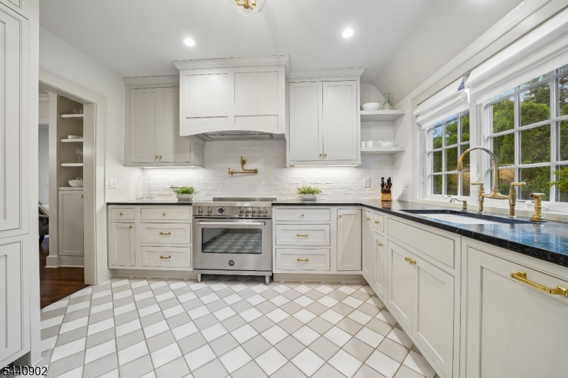27 Pine Grove Avenue Summit, NJ 07901 - Photo 13 of 37