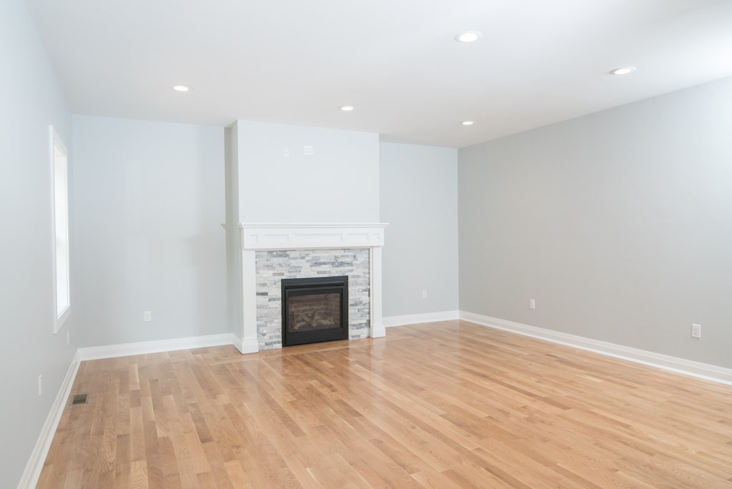 123 Cardinal Road Cranston, RI 02921 - Photo 6 of 22 Large Living Room