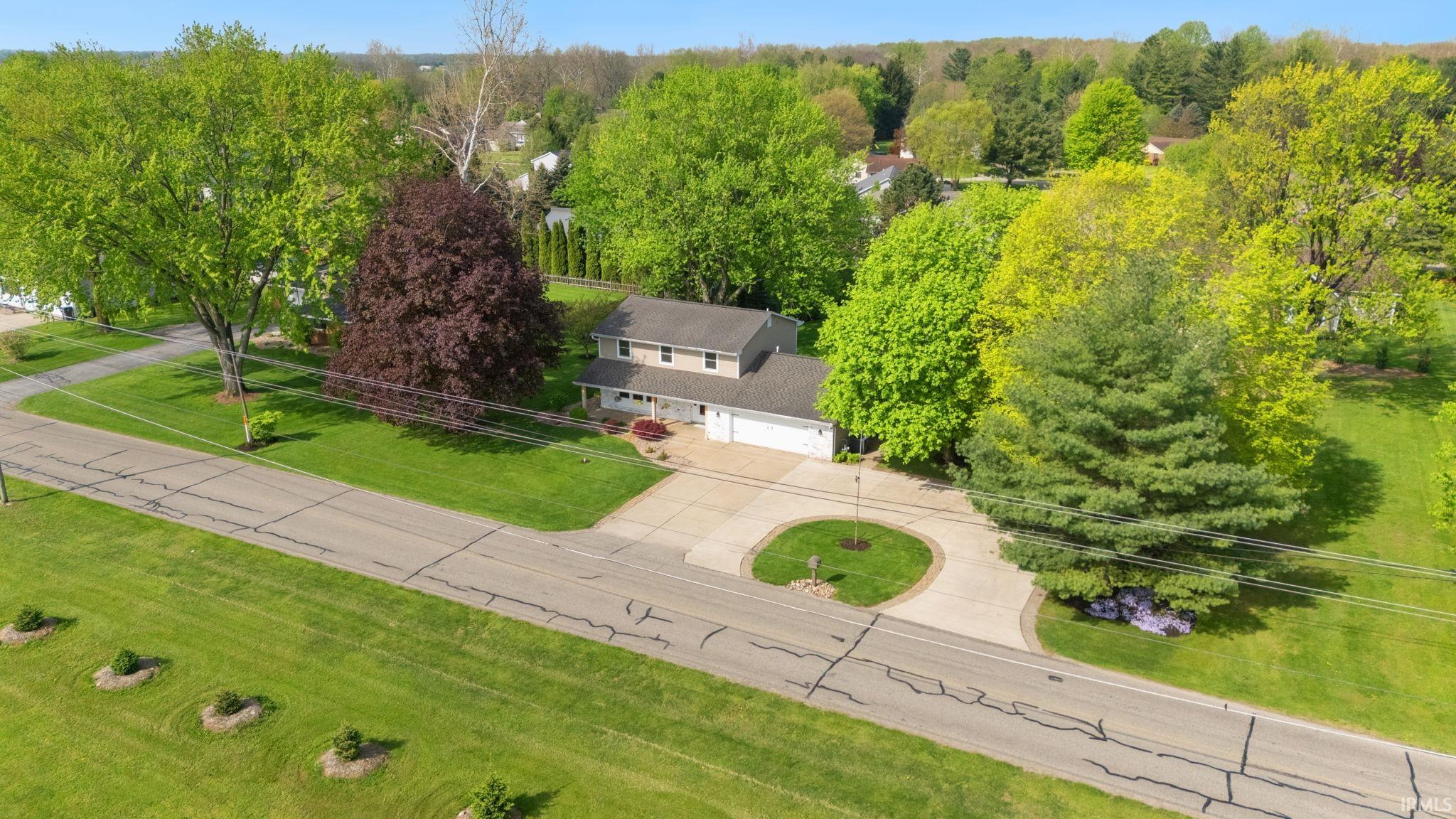 2303 South Country Club Road Warsaw, IN 46580 - Photo 4 of 33 Gallery Image 4