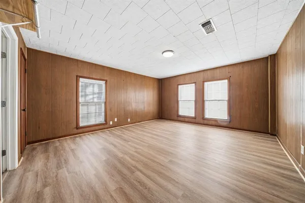 $199,900 | 1205 West 10th Street, McGregor, TX 76657