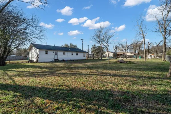 $199,900 | 1205 West 10th Street, McGregor, TX 76657