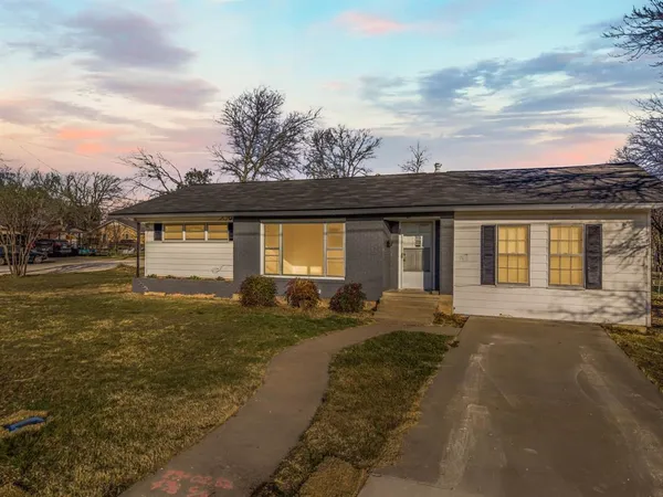 $199,900 | 1205 West 10th Street, McGregor, TX 76657