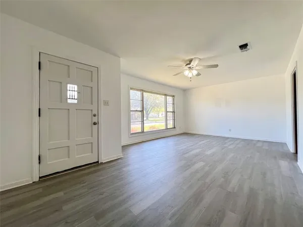 $199,900 | 1205 West 10th Street, McGregor, TX 76657