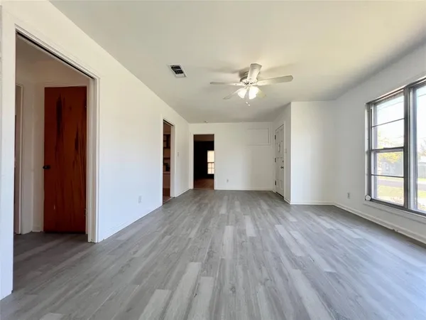 $199,900 | 1205 West 10th Street, McGregor, TX 76657