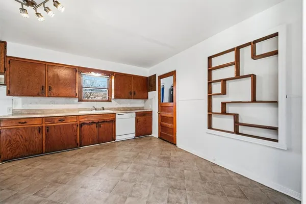 $199,900 | 1205 West 10th Street, McGregor, TX 76657