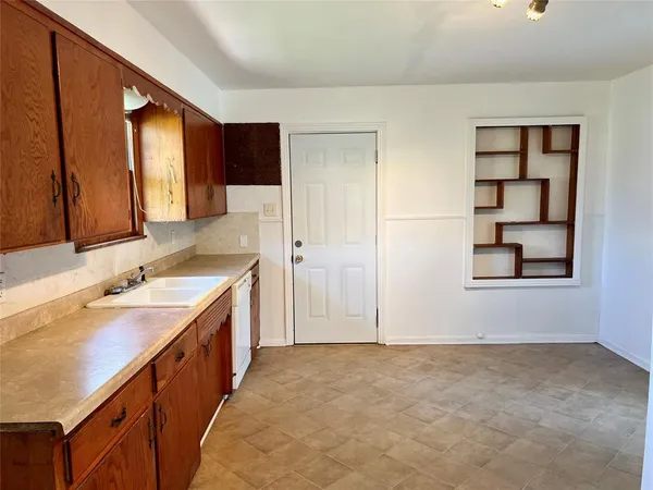 $199,900 | 1205 West 10th Street, McGregor, TX 76657