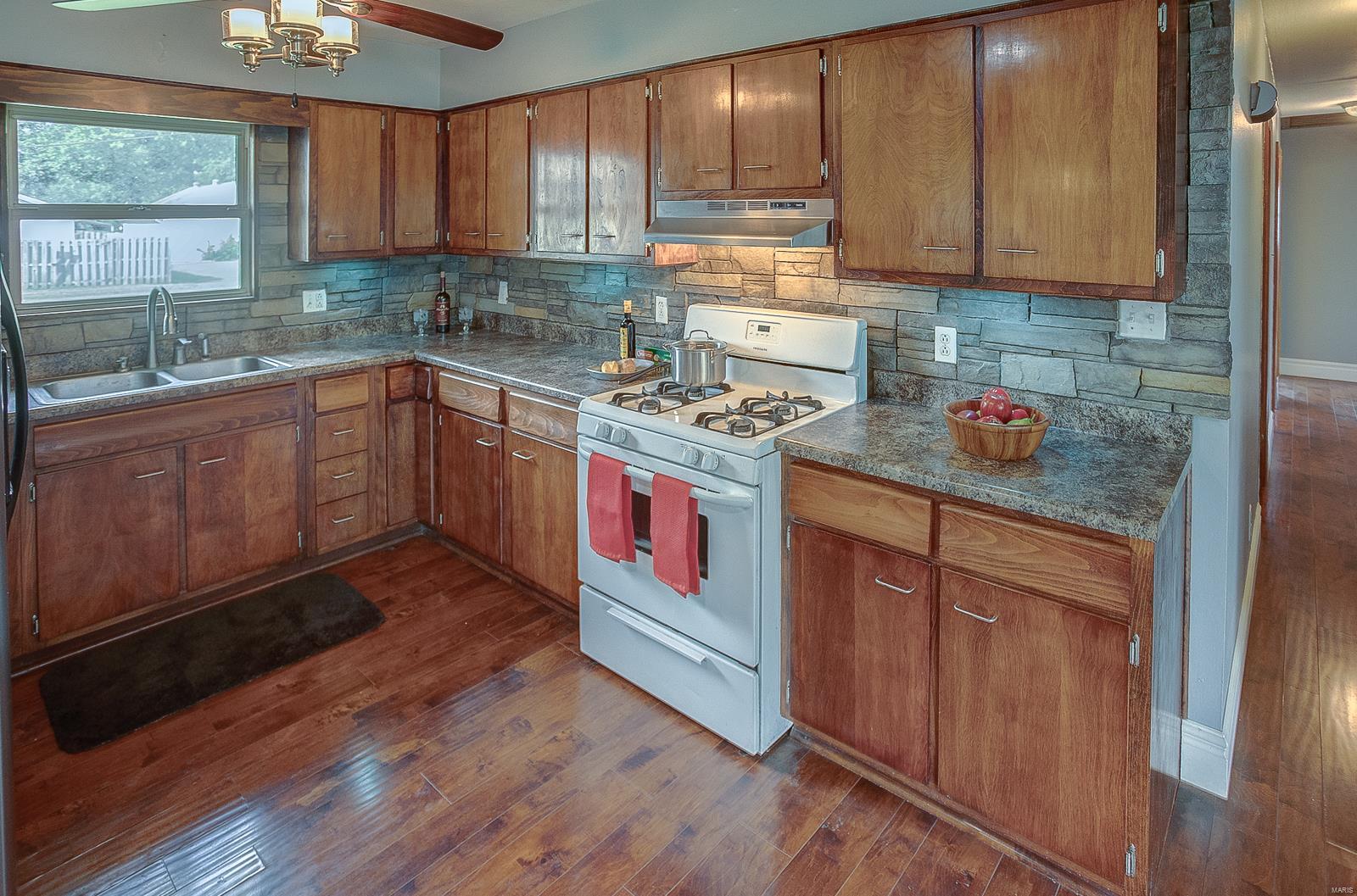 505 Benton Street Mount Olive, IL 62069 - Photo 10 of 45