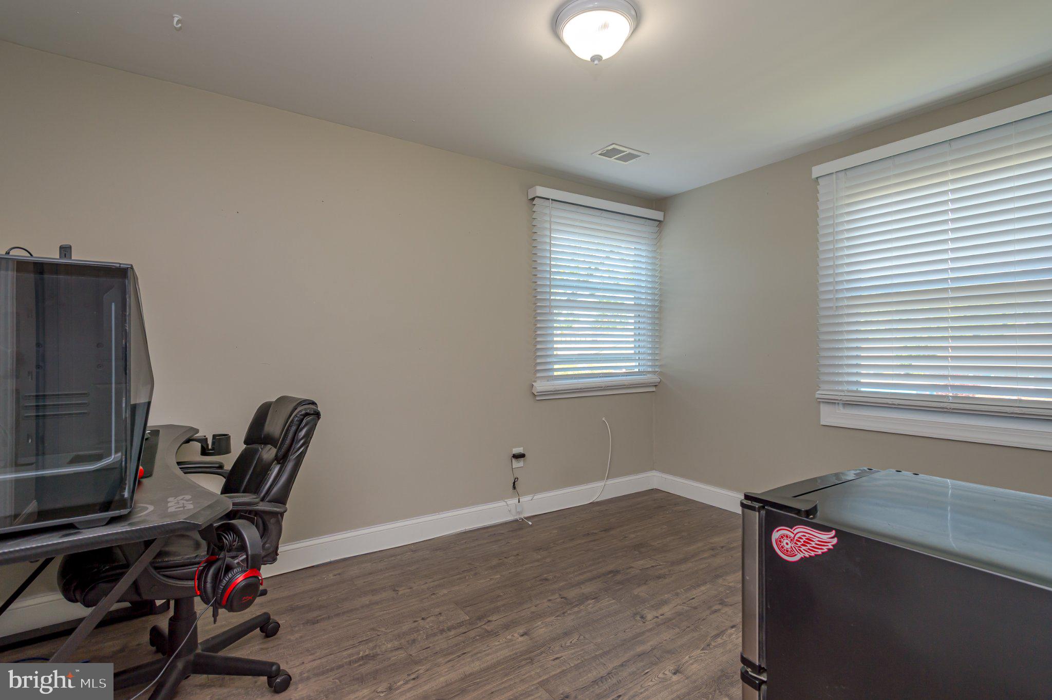 60 Midvale Lane Willingboro, NJ 08046 - Photo 22 of 24 a workspace with furniture and a window