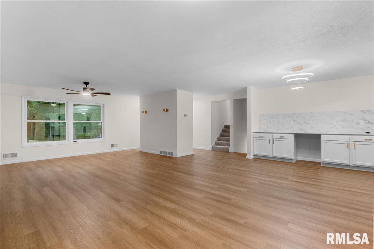 66 West Hazel Dell Lane Springfield, IL 62703 - Photo 8 of 39