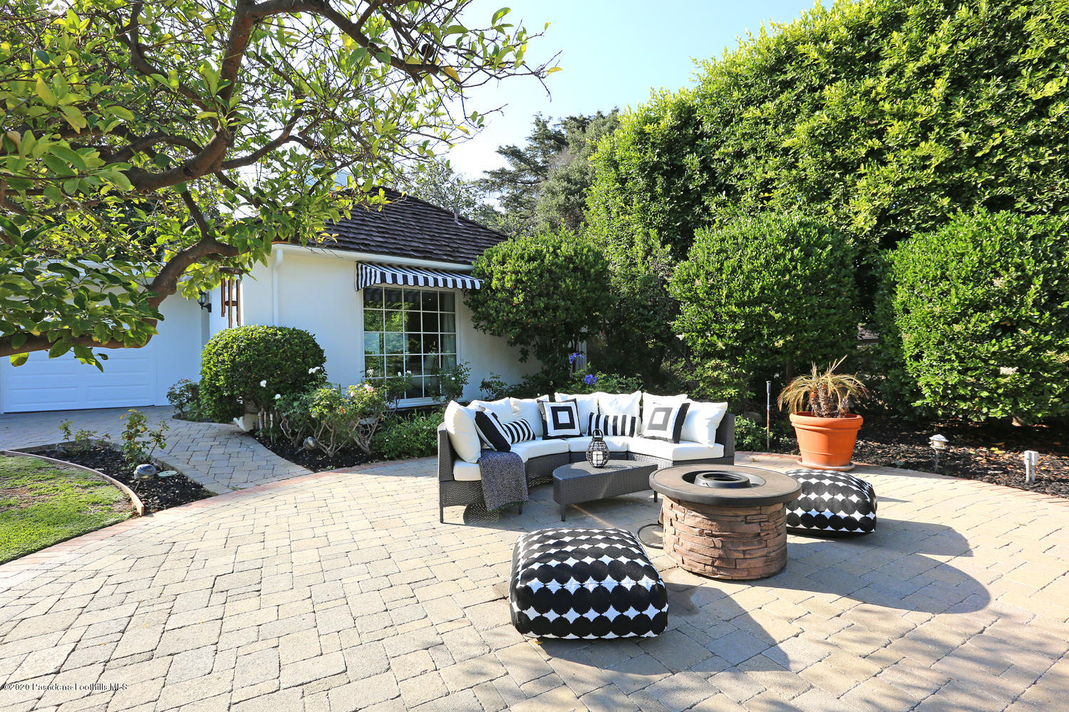 1175 Arden Road Pasadena, CA 91106 - Photo 29 of 30 a outdoor space with patio furniture