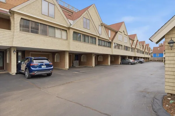 $599,000 | 989 Ocean Boulevard, Unit 8, Hampton, NH 03842