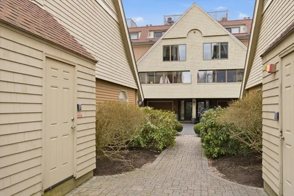$599,000 | 989 Ocean Boulevard, Unit 8, Hampton, NH 03842