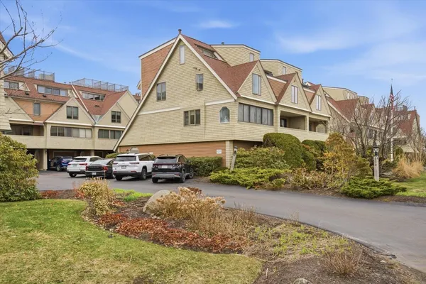 $599,000 | 989 Ocean Boulevard, Unit 8, Hampton, NH 03842
