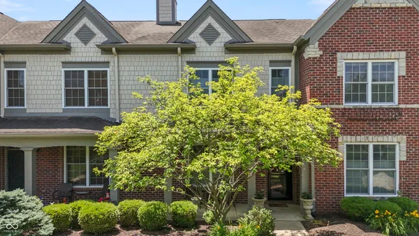 $492,000 | 6691 Beekman Place, Unit B, Zionsville, IN 46077