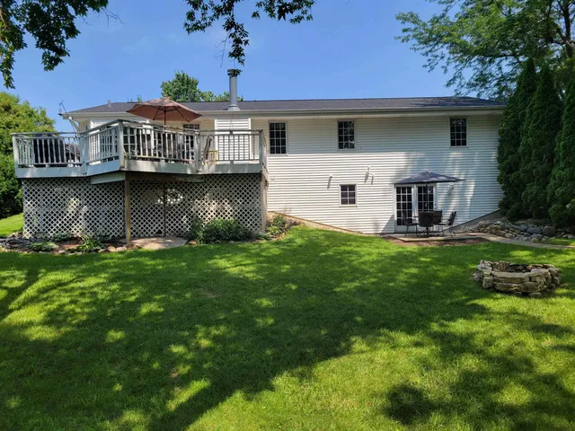 $325,000 | 862 Brandy Bend Road, Roscoe, IL 61073