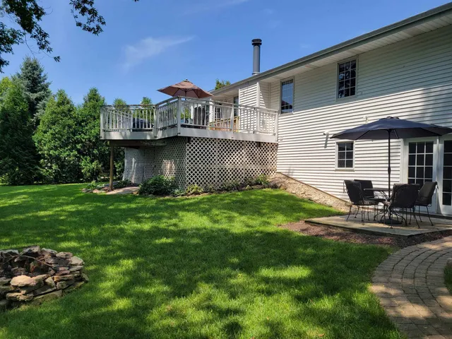 $325,000 | 862 Brandy Bend Road, Roscoe, IL 61073