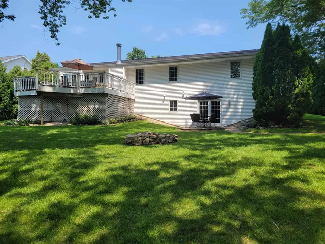 $325,000 | 862 Brandy Bend Road, Roscoe, IL 61073