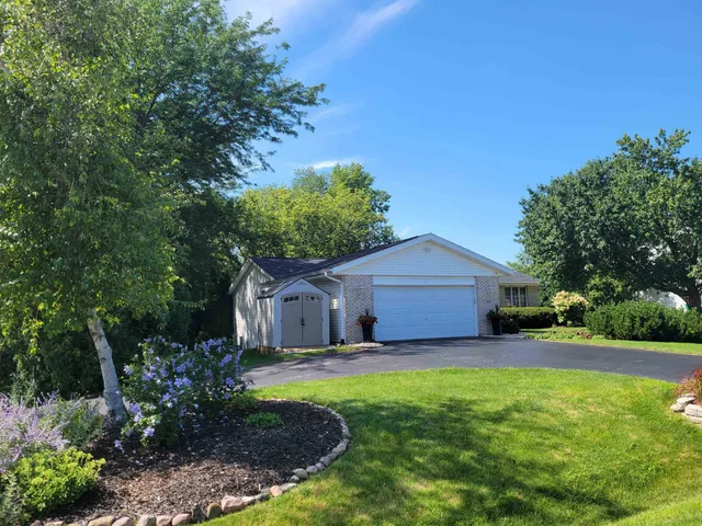 $325,000 | 862 Brandy Bend Road, Roscoe, IL 61073