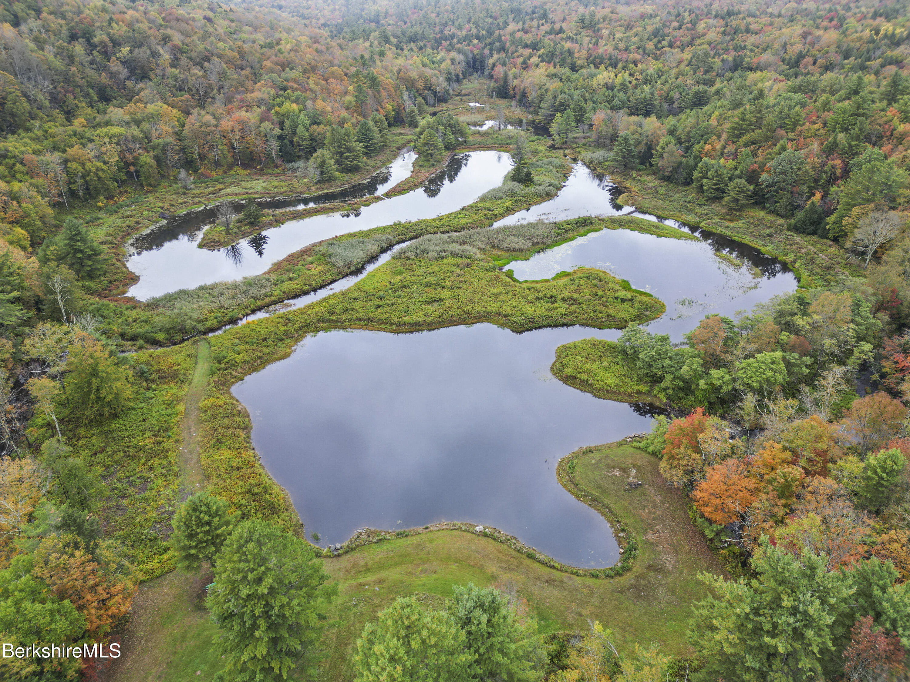 an aerial view of a house with yard swimming pool and outdoor seating