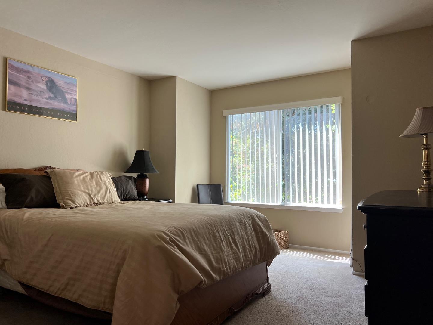 426 Arkansas Street, Unit 2 San Francisco, CA 94107 - Photo 8 of 13 a bedroom with a bed and a window