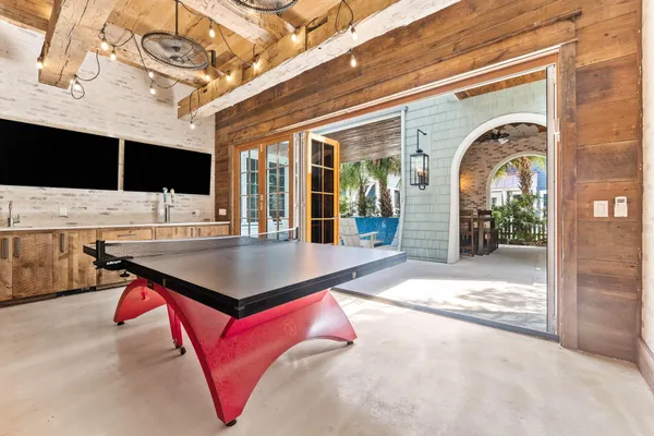 a view of entryway with a front door