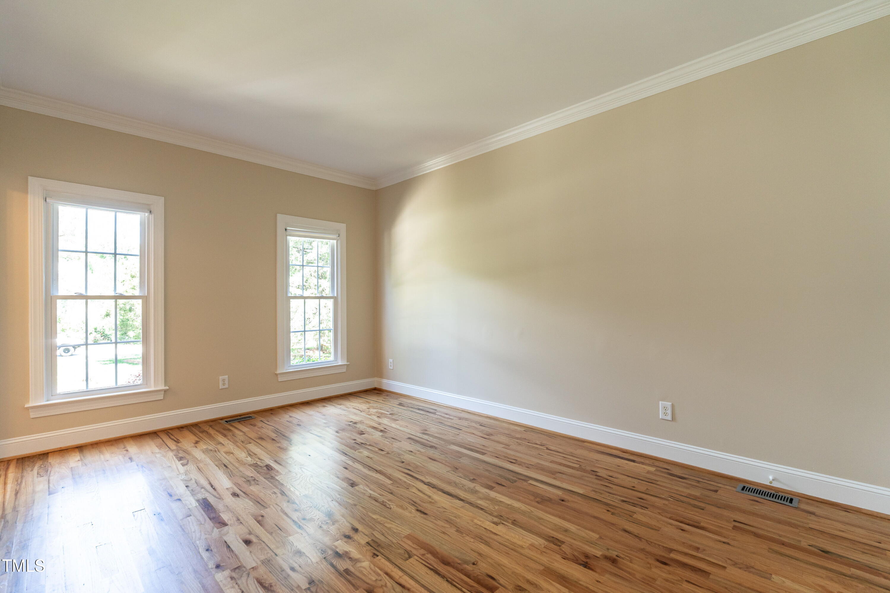 5812 North Beaver Lane Raleigh, NC 27604 - Photo 17 of 66 008-original-living-room
