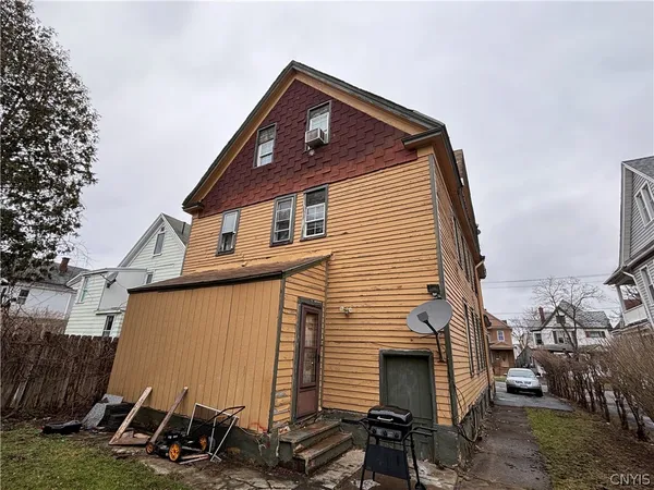 $169,900 | 760 Elizabeth Street, Utica, NY 13501